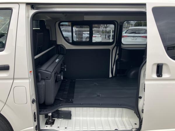 ハイエースバン